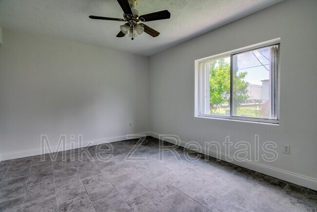 Building Photo - 10632 Woods Cir