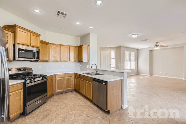 Building Photo - 13574 W Cypress St