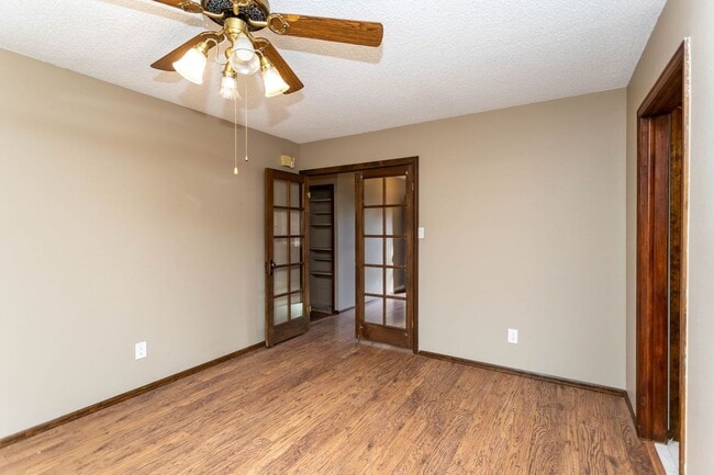 Building Photo - Comfortable Ranch-Style Living with Large Fenced Backyard!