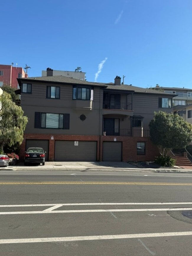 Building Photo - 2432-2436 Park Boulevard