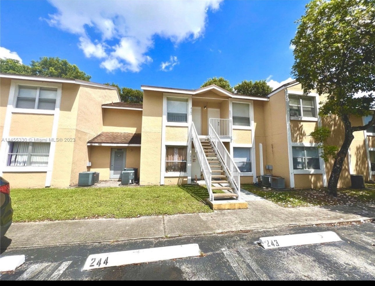 Building Photo - 8057 SW 21st Ct