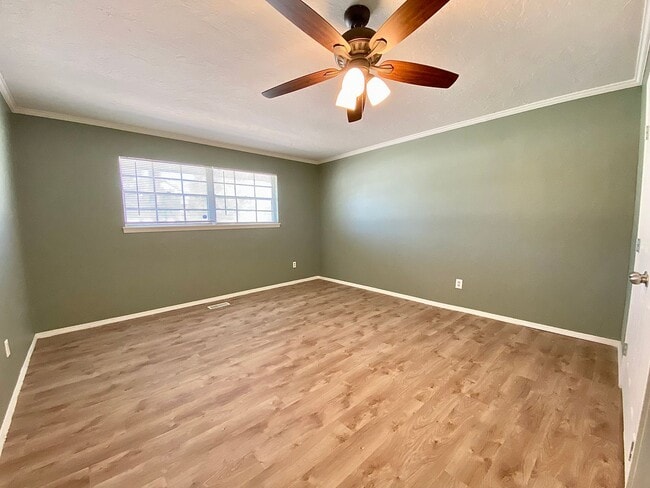 Building Photo - Large 3 Bed 2 Bath off NW 63rd & N. Villa in OKC