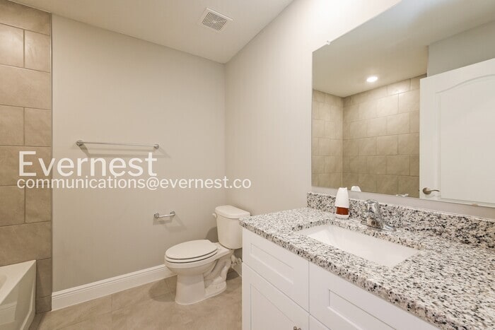Building Photo - 528 Bristol Cir