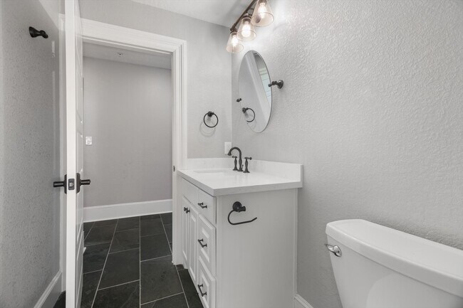 Building Photo - 405 24th St