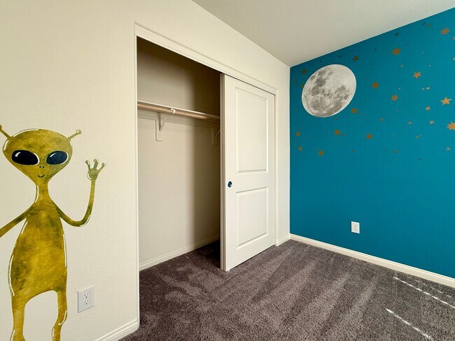 Building Photo - NEVER LIVED IN 4 BED 2.5 BATH 2 CAR GARAGE SINGLE FAMILY HOME FOR RENT!