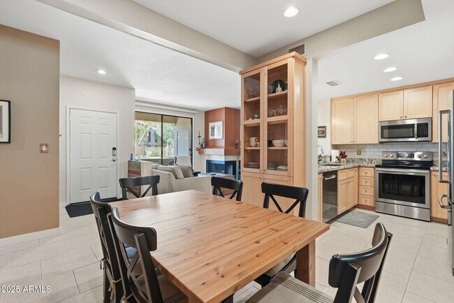 Building Photo - 9708 E Vía Linda