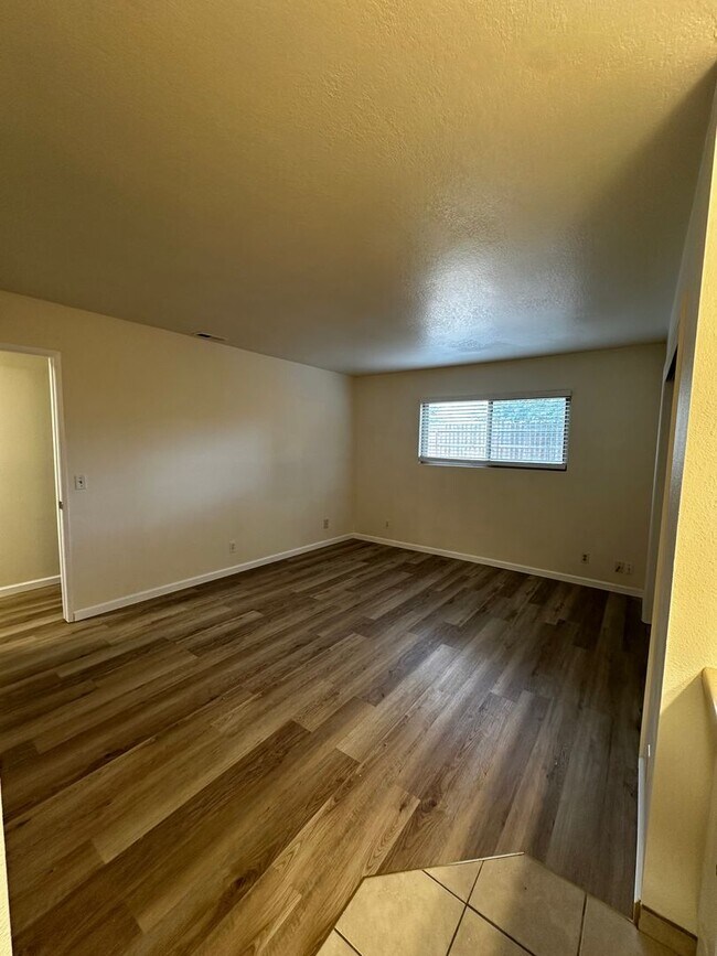 Building Photo - 5620 Brush Creek Dr