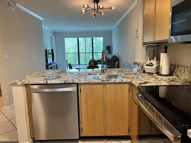 Building Photo - 2220 N Cypress Bend Dr
