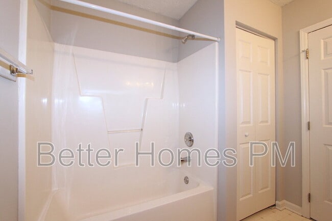 Building Photo - 3208 Mango Dr