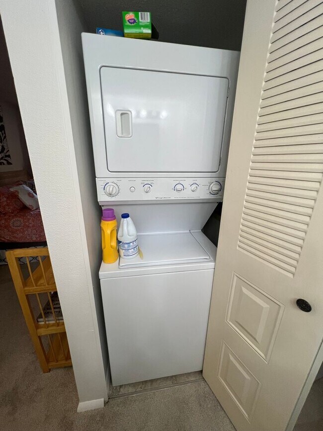 Building Photo - Seasonal Oaks IV 2/2 first floor condo