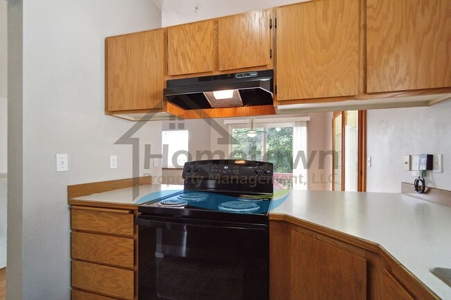 Building Photo - 4 Bedroom 2 Bathroom Home with Attached 2 ...