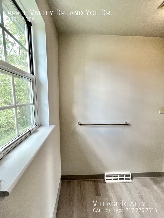 Building Photo - 914 Apple Valley Dr