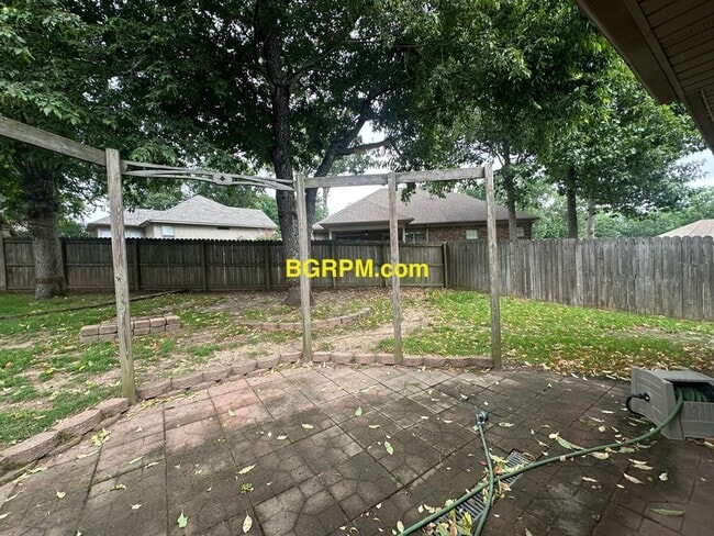 Building Photo - 3 Bed 2 Bath!