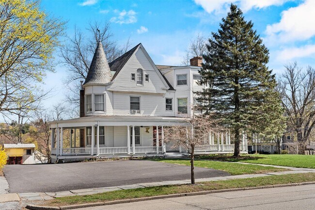 Building Photo - 43 Oakland Ave