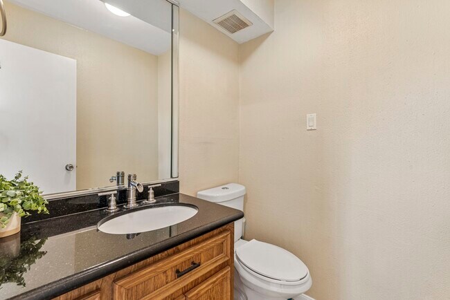 Building Photo - 3218 Freshmeadows Dr