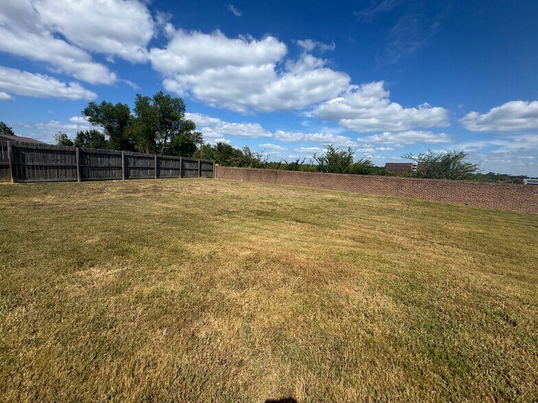 Building Photo - 4276 Blake Cir