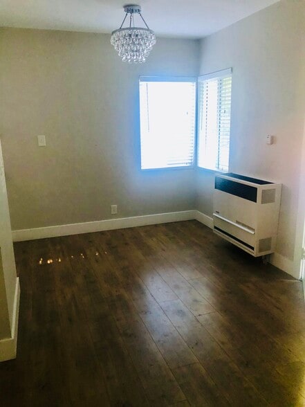 dinette area - 827 E Washington Blvd