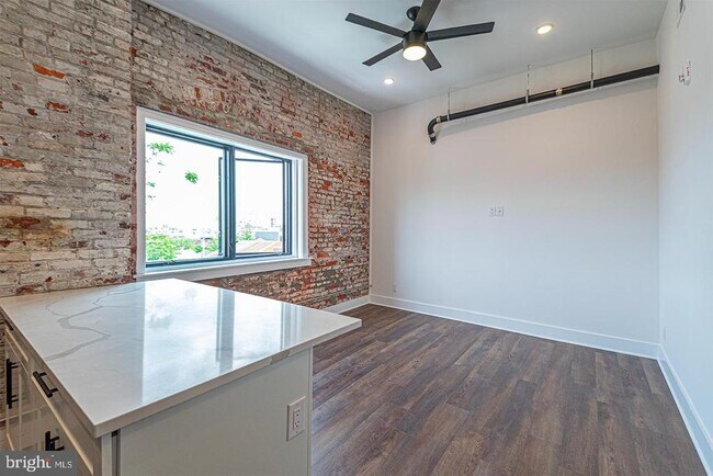 Building Photo - 1211 Bainbridge St