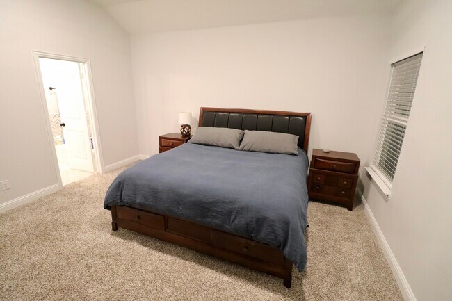 Building Photo - 2009 Toronto St