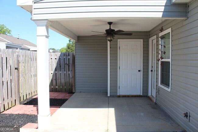 Building Photo - 425 Andover Dr