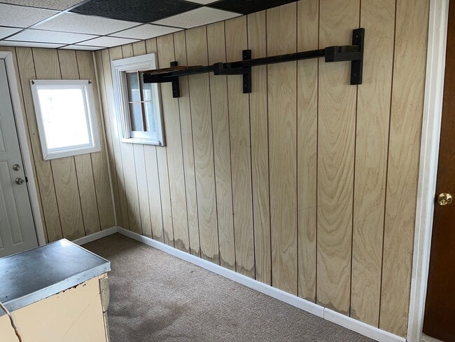 Building Photo - 3 Bedroom home