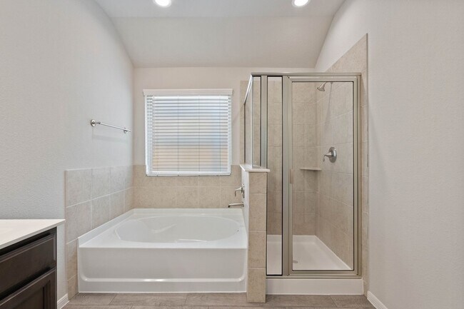 Building Photo - 914 Golden Willow Ln