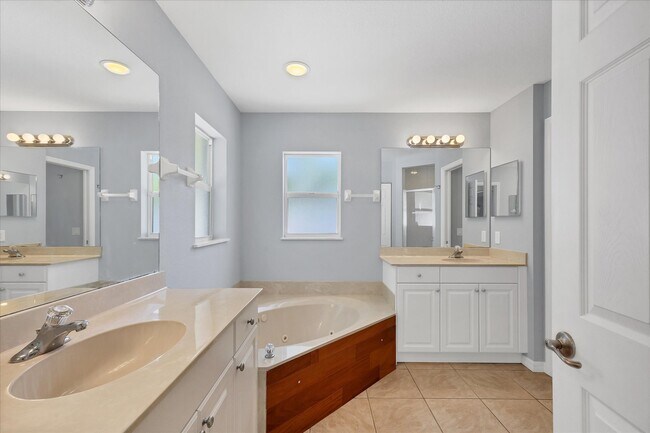 Building Photo - 2821 Embassy Rd