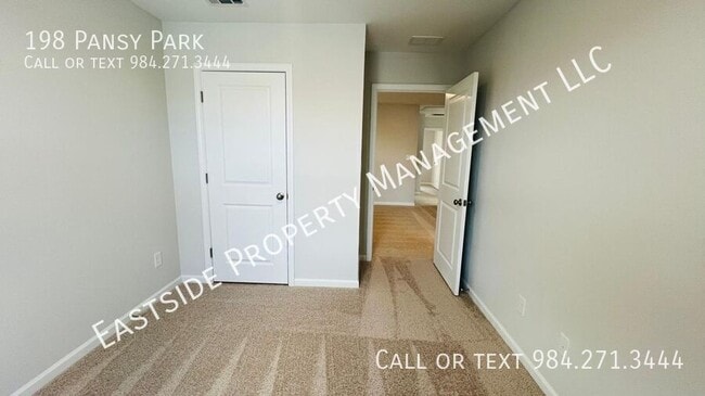 Building Photo - 198 Pansy Pk