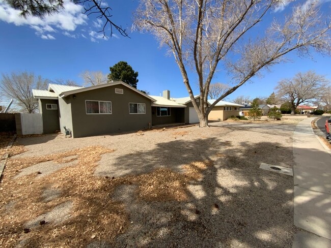 Building Photo - 3 Bedroom Single Story Home Available Near...