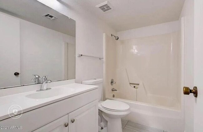 Building Photo - MOVE IN SPECIALS!! Stunning 3 bedroom, 2.5 bathroom Townhome in Mesa, AZ.