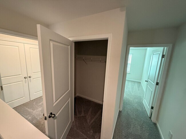 Building Photo - Beautiful Townhome in Charlotte