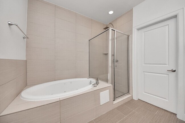 Building Photo - 1403 Delano St