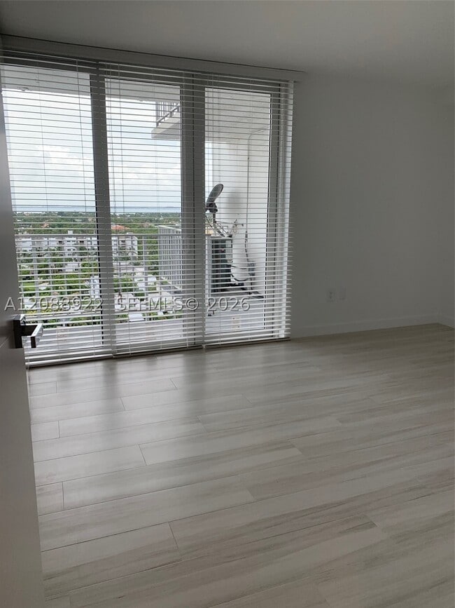 Building Photo - 881 Ocean Dr