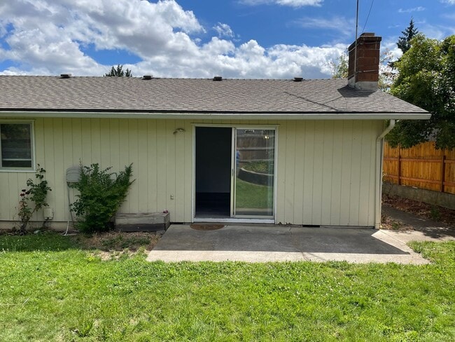 Building Photo - Very Nice 3 Bedroom 2 bath Home-Fully fenc...