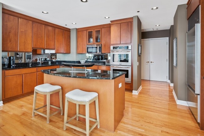 Building Photo - 445 E North Water St