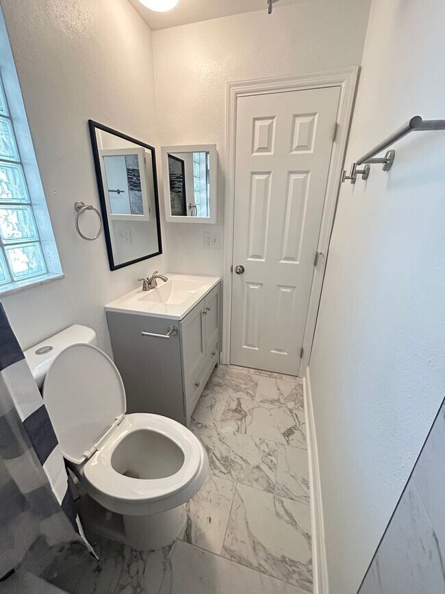 Building Photo - Remodeled 3 bedroom 2 bath Home in NE St Pete