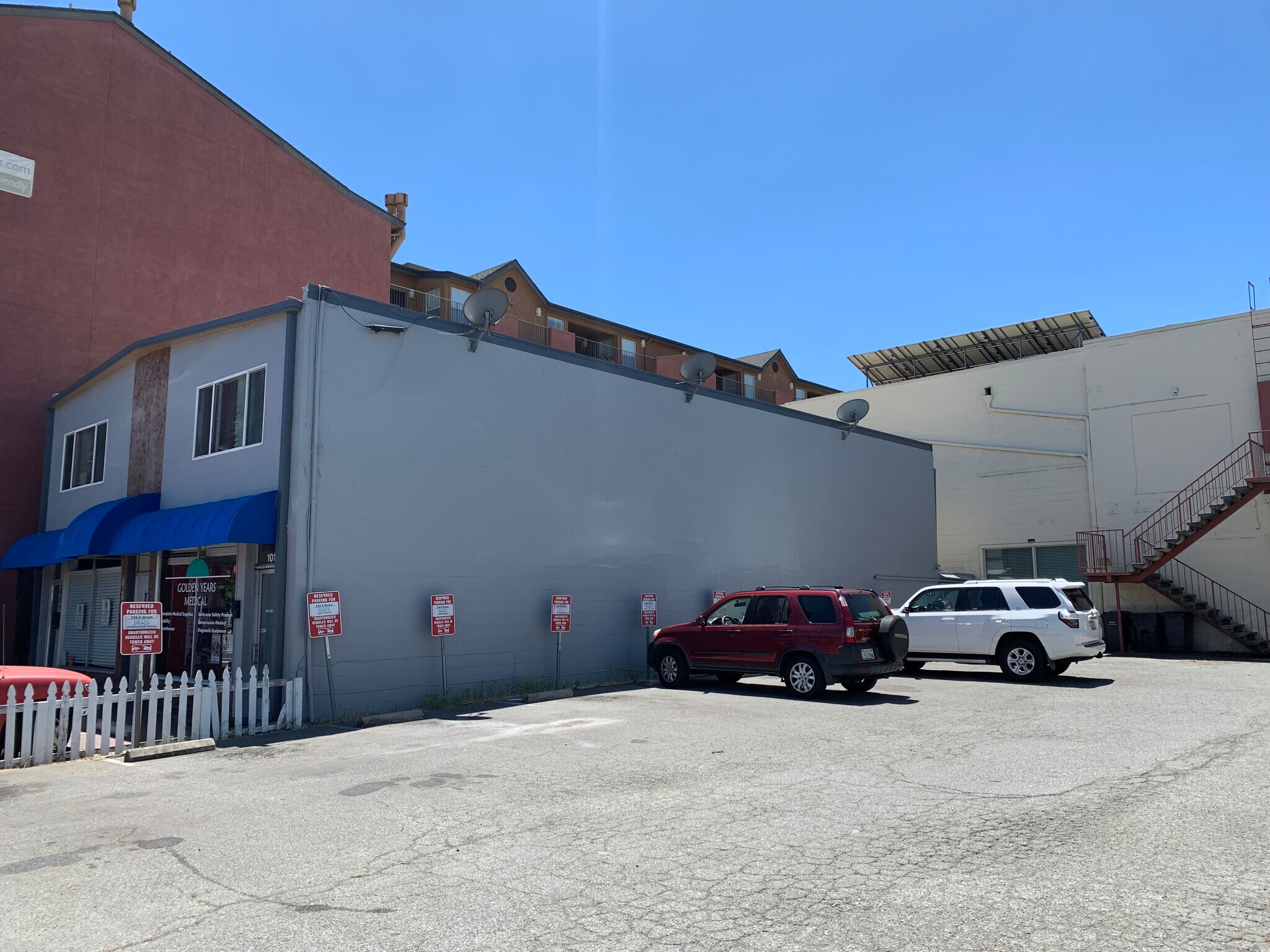 Building Photo - 1011 2nd St