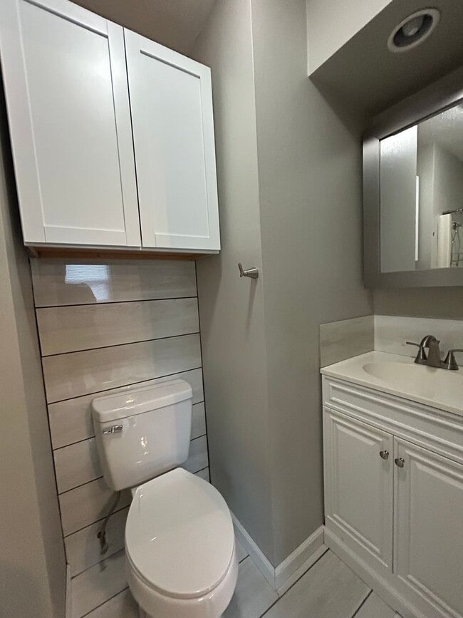 Building Photo - Spacious 3-Bedroom, 2-Bath Home in Middleb...
