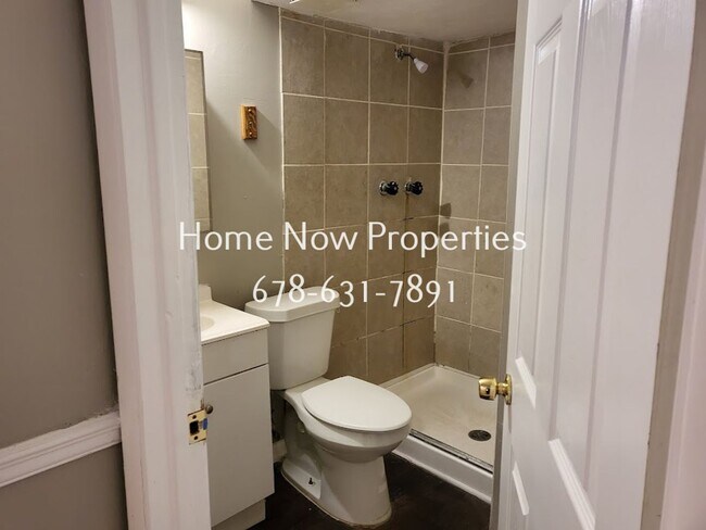 Building Photo - Beautiful 5 bedroom/3 bath in Stone Mountain!