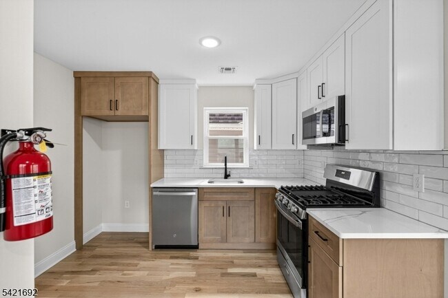 Building Photo - 455 Fulton St