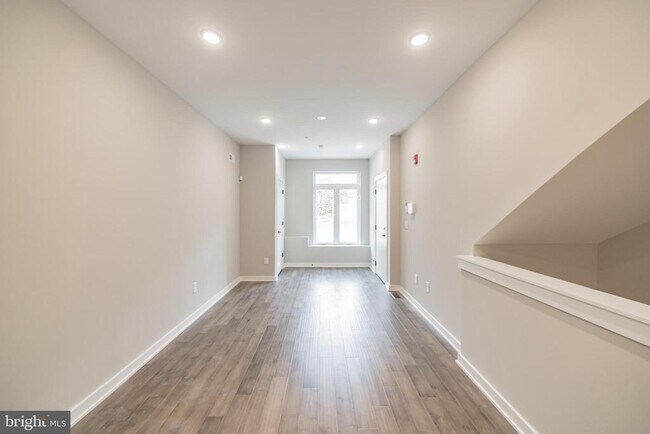 Building Photo - 2410 Clifford St