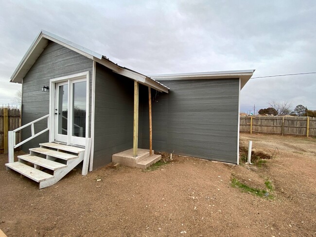Building Photo - 1 Bed 1 Bath Home Available!