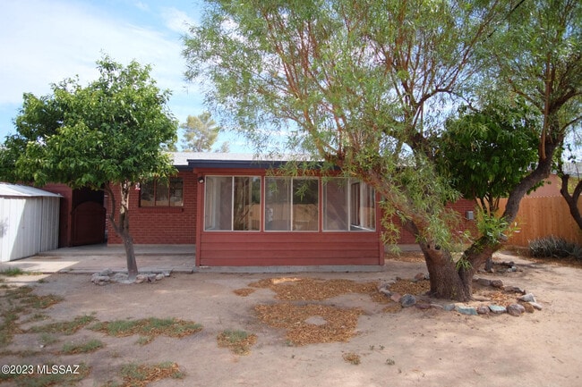 Building Photo - 721 E Joan Pl
