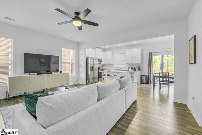 Building Photo - 329 Hartland Pl