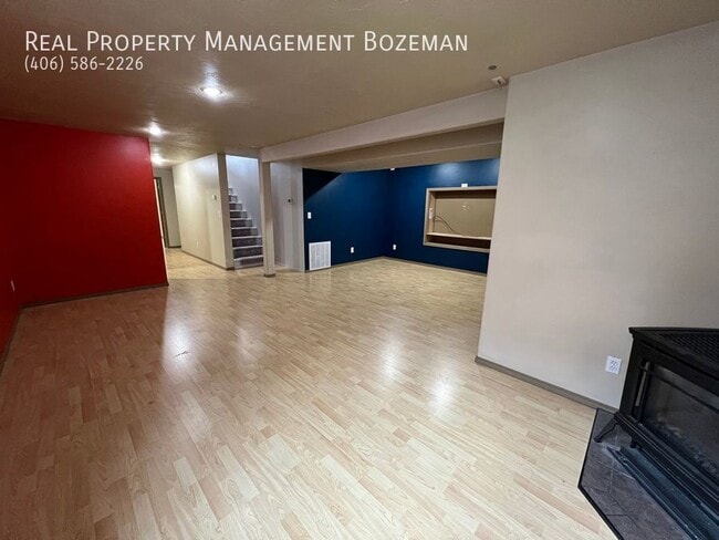 Building Photo - 452 Woodman Dr