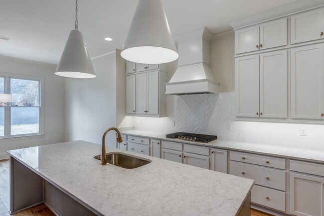 Building Photo - 455 Oma Cove