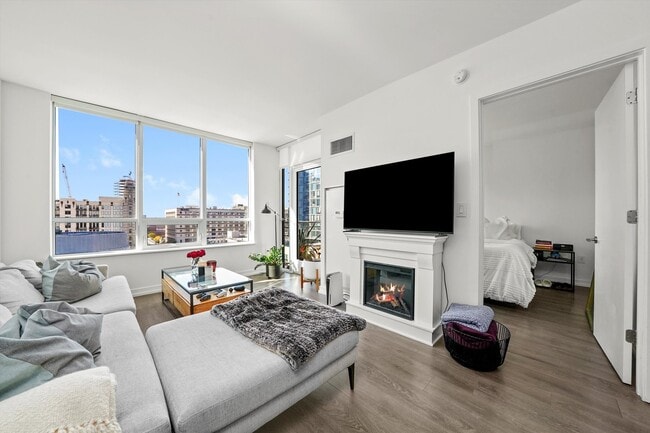 Building Photo - 750 N Hudson Ave