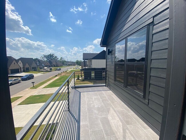 Building Photo - Beautiful contemporary 2-story home with 3 bedrooms and 2 bathrooms in Addison Creek.