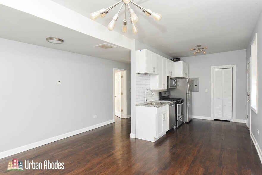 Building Photo - 3301 N Harding Ave