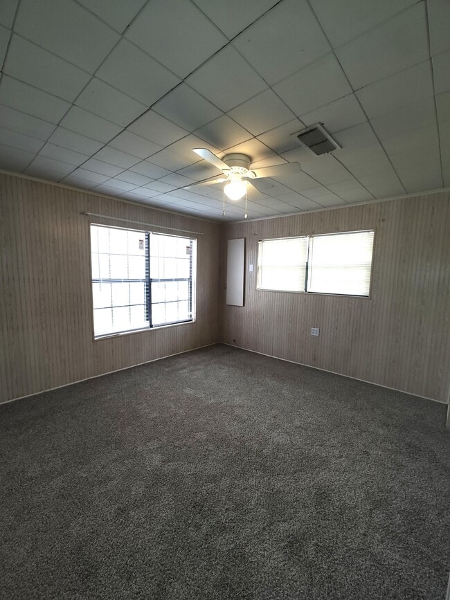 Building Photo - 65 Hooks Rd